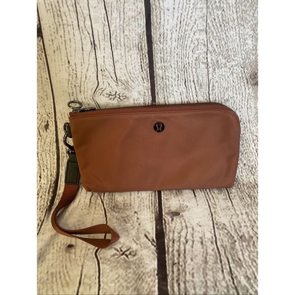 Lululemon curved wristlet in ancient copper - Picture 1 of 11